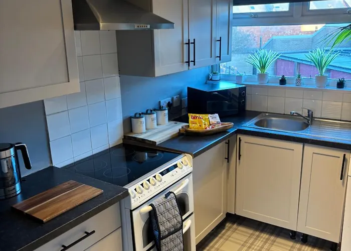 Fantastic Full 3 Bedroom Modern Apartment